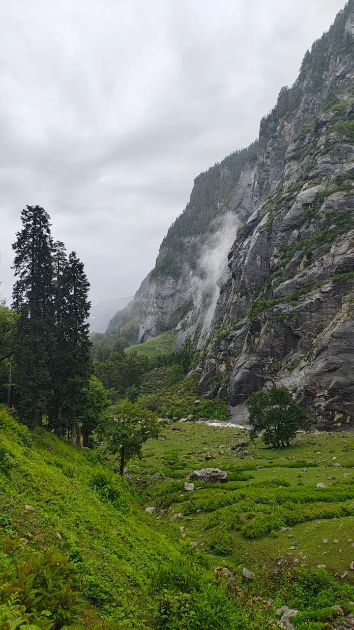Entering Hampta valley where pine forests give way to open, mist-filled landscapes. | © MountRoutes
