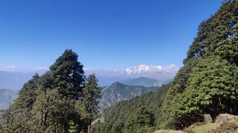 Kedarnath peaks appearing along the trail to Tungnath on the Chopta Chandrashila trek. | © MountRoutes