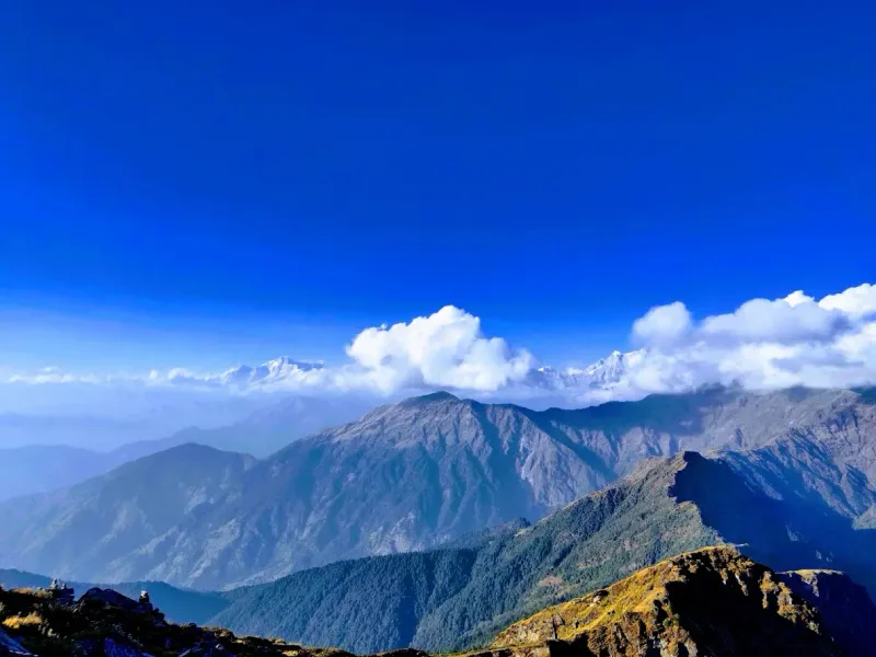 Cloud-covered Himalayan peaks as seen from Chandrashila summit on a moody trekking day. | © MountRoutes