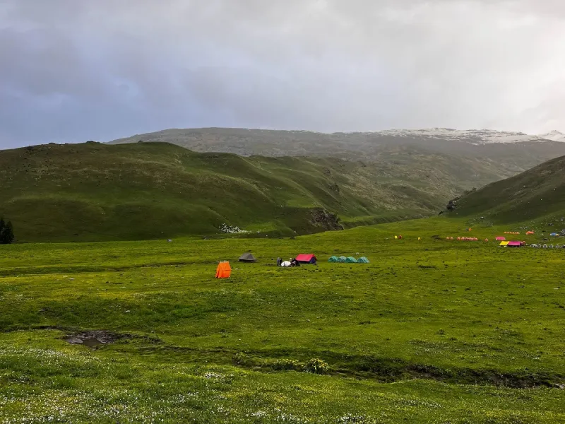 Nature's perfect landscape — where the forest gives way to the open sky at Dayara Thatch. | © MountRoutes
