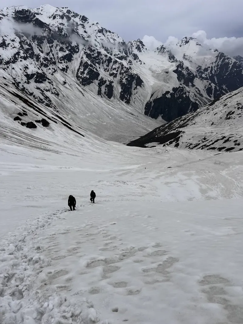 Steep trails and grand rewards — the grandeur side of Dhundha Valley. | © MountRoutes