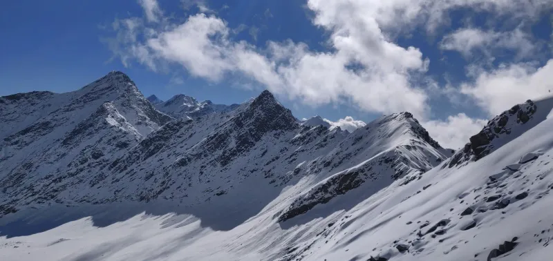 Panoramic Himalayan views from Bali Pass, one of the most challenging high-altitude crossings in Uttarakhand. | © MountRoutes