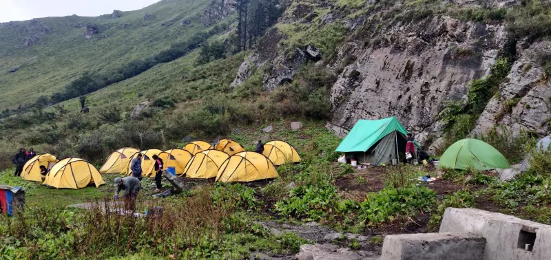 Kalkatiyadhar campsite — a high ridge halt before entering the snow zones of Bali Pass. | © MountRoutes