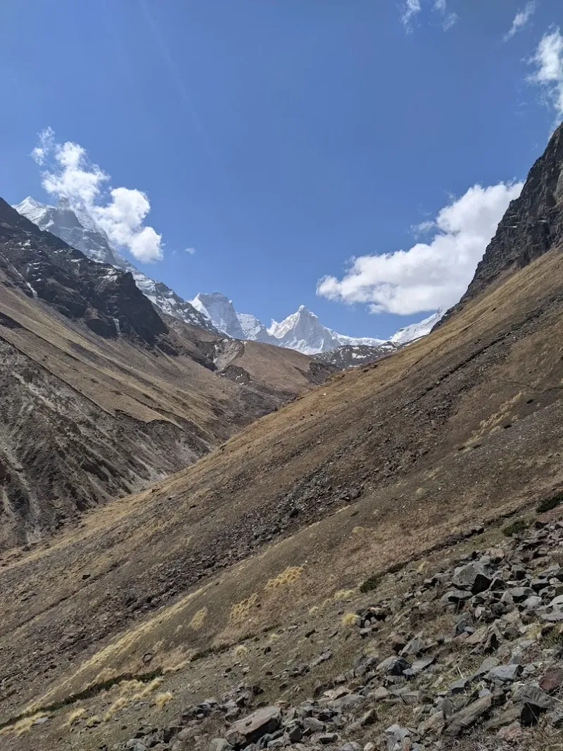 The first reveal of the majestic Thalay Sagar — one of the most aesthetic and formidable peaks in the world. | © MountRoutes