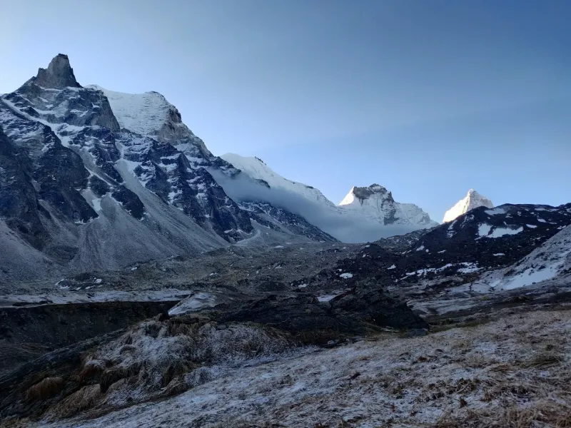 Frozen mornings at Kedar Kharak with the iconic Thalay Sagar standing guard in the background | © MountRoutes