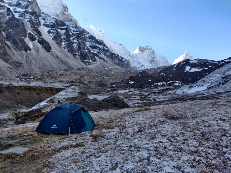 Home for the night under the giant shadow of the Garhwal Himalayas at Kedar Kharak base. | © MountRoutes