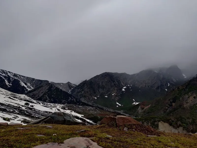 A winter wonderland — Bakar Thatch campsite completely transformed by the late April snow. | © MountRoutes